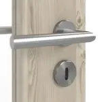 Detailansicht der Oberfläche von HÖRMANN Doppelflügeltür Gebürstete Lärche hell Duradecor ProLine mit Lichtausschnitt LA-DIN mit Zarge