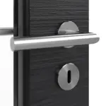 Detailansicht der Oberfläche von HÖRMANN Doppelflügeltür Schiefer Schwarz Proline Concepto mit Lichtausschnitt LA 11 mit Zarge