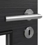 Detailansicht der Oberfläche von HÖRMANN Doppelflügeltür Schiefer Schwarz Proline Concepto mit Lichtausschnitt LA 9 mit Zarge