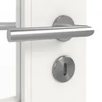 Detailansicht der Oberfläche von JELD-WEN Doppelflügeltür Contour 4F Brillantweiß ähnlich RAL 9016 ExpertLack mit Lichtausschnitt LA-2G mit Zarge