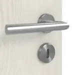 Detailansicht der Oberfläche von CLASSEN Doppelflügeltür Demeter M4 Esche Weiß 3D Look mit Lichtausschnitt inkl. Zarge