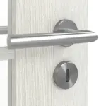 Detailansicht der Oberfläche von CLASSEN Doppelflügeltür Glas M2 Norwegische Esche CPL mit Lichtausschnitt (Sprossen) inkl. Zarge