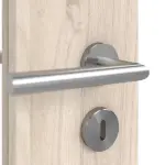 Detailansicht der Oberfläche von WESTAG Doppelflügeltür Nussbaum Embla NU 324 Portalit CPL mit Lichtausschnitt LA-1D schlossseitig inkl. Zarge