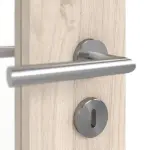 Detailansicht der Oberfläche von WESTAG Doppelflügeltür Nussbaum Embla NU 324 Portalit CPL mit Lichtausschnitt LA-100 inkl. Zarge