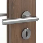 Detailansicht der Oberfläche von WESTAG Doppelflügeltür Nussbaum Trentino NU 717 Portalit CPL mit Lichtausschnitt LA-1000 inkl. Zarge