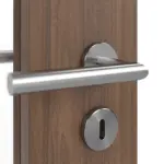 Detailansicht der Oberfläche von WESTAG Doppelflügeltür Nussbaum Trentino NU 717 Portalit CPL mit Lichtausschnitt LA-DIN inkl. Zarge