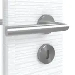 Detailansicht der Oberfläche von CLASSEN Doppelflügeltür Weiß Struktur CPL 4.2 mit Lichtausschnitt mit Zarge