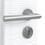 Detailansicht der Oberfläche von CLASSEN Doppelflügeltür Weiß Struktur CPL 4.9 mit Lichtausschnitt mit Zarge