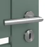 Detailansicht der Oberfläche von CLASSEN Doppelflügeltür Greco M3 Uni Green Iridium mit Lichtausschnitt inkl. Zarge