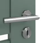 Detailansicht der Oberfläche von CLASSEN Doppelflügeltür Greco M4 Uni Green Iridium mit Lichtausschnitt inkl. Zarge