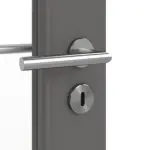 Detailansicht der Oberfläche von Huga Doppelflügeltür Signum 31 Hygge grau RAL 7037 Lack Concept mit Lichtausschnitt LA 27 mit Zarge