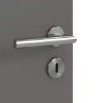 Detailansicht der Oberfläche von Huga Doppelflügeltür Signum 78 Hygge grau RAL 7037 Lack Concept mit Lichtausschnitt LA 24 mittig mit Zarge