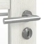 Detailansicht der Oberfläche von CLASSEN Doppelflügeltür Havana M4 Norwegische Esche CPL mit Lichtausschnitt inkl. Zarge