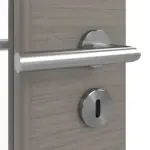 Detailansicht der Oberfläche von LEBO Doppelflügeltür Strukturiert Taupe Versio mit Lichtausschnitt LA 24 schlossseitig inkl. Zarge