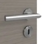 Detailansicht der Oberfläche von LEBO Doppelflügeltür Strukturiert Taupe Versio mit Lichtausschnitt LA 4 mittig inkl. Zarge