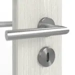 Detailansicht der Oberfläche von CLASSEN Doppelflügeltür Lukka M3 Norwegische Esche CPL mit Lichtausschnitt inkl. Zarge