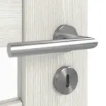 Detailansicht der Oberfläche von CLASSEN Doppelflügeltür Lukka M5 Norwegische Esche CPL mit Lichtausschnitt inkl. Zarge