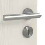 Detailansicht der Oberfläche von CLASSEN Doppelflügeltür Modena 4 LA 1/4 Esche Weiß 3D Look inkl. Zarge mit Lichausschnitt