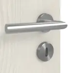 Detailansicht der Oberfläche von CLASSEN Doppelflügeltür Modena 4 LA 4/4 Esche Weiß 3D Look inkl. Zarge mit Lichausschnitt