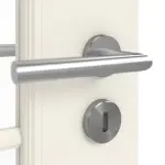 Detailansicht der Oberfläche von GARANT Doppelflügeltür Parma Weißlack mit Lichtausschnitt PFL1 Sprosse SP4 mit Zarge