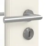 Detailansicht der Oberfläche von GARANT Doppelflügeltür Parma Weißlack mit Lichtausschnitt PFL4 Sprosse SP0 mit Zarge