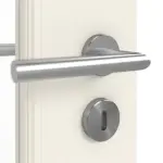 Detailansicht der Oberfläche von GARANT Doppelflügeltür Parma Weißlack mit Lichtausschnitt PFL4 Sprosse SP4 mit Zarge