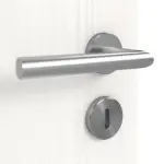 Detailansicht der Oberfläche von HÖRMANN Doppelflügeltür Pure 2 Gebürstetes Weiß Duradecor DesignLine mit Lichtausschnitt quer mit Zarge