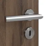 Detailansicht der Oberfläche von HÖRMANN Doppelflügeltür Pure 2 Alpineiche Duradecor DesignLine mit Lichtausschnitt quer mit bündiger Lisene Plain 79-7 mit Zarge