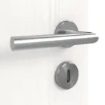 Detailansicht der Oberfläche von HÖRMANN Doppelflügeltür Pure 2 Gebürstetes Weiß Duradecor DesignLine mit Lichtausschnitt quer mit Lisene Steel 79 mit Zarge