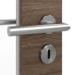 Detailansicht der Oberfläche von HÖRMANN Doppelflügeltür Rail 1 Alpineiche quer Duradecor DesignLine mit Zarge