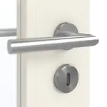 Detailansicht der Oberfläche von GARANT Doppelflügeltür Riva RI1 Weißlack mit Lichtausschnitt LA-4 schlossseitig mit Zarge