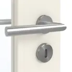 Detailansicht der Oberfläche von GARANT Doppelflügeltür Riva RI4 Weißlack mit Lichtausschnitt LA-4 schlossseitig mit Zarge