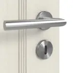 Detailansicht der Oberfläche von Doppelflügeltür TE-11 Nordische Fichte astarm gebürstet weiß lackiert Massivholz mit Zarge