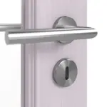 Detailansicht der Oberfläche von Doppelflügeltür TE-14 Fichte astarm weiß pigmentiert lackiert Massivholz mit Zarge