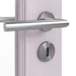 Detailansicht der Oberfläche von Doppelflügeltür TE-15 Fichte astarm weiß pigmentiert lackiert Massivholz mit Zarge