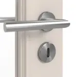 Detailansicht der Oberfläche von Doppelflügeltür TE-15 Fichte astig weiß pigmentiert lackiert Massivholz mit Zarge