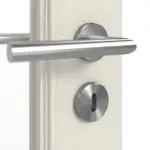 Detailansicht der Oberfläche von Doppelflügeltür TE-15 Nordische Fichte astarm gebürstet weiß lackiert Massivholz mit Zarge