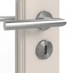 Detailansicht der Oberfläche von Doppelflügeltür TE-19 Fichte astig weiß pigmentiert lackiert Massivholz mit Zarge