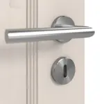 Detailansicht der Oberfläche von Doppelflügeltür TE-2 Fichte astig weiß pigmentiert lackiert Massivholz mit Zarge