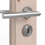 Detailansicht der Oberfläche von Doppelflügeltür TE-20 Fichte astig Massivholz mit Zarge