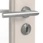 Detailansicht der Oberfläche von Doppelflügeltür TE-20 Fichte astig weiß pigmentiert lackiert Massivholz mit Zarge