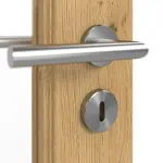 Detailansicht der Oberfläche von Doppelflügeltür TE-24 Eiche astig Massivholz mit Zarge