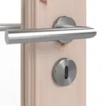 Detailansicht der Oberfläche von Doppelflügeltür TE-24 Fichte astig Massivholz mit Zarge