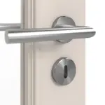 Detailansicht der Oberfläche von Doppelflügeltür TE-24 Fichte astig weiß pigmentiert lackiert Massivholz mit Zarge