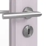 Detailansicht der Oberfläche von Doppelflügeltür TE-25 Fichte astarm weiß pigmentiert lackiert Massivholz mit Zarge