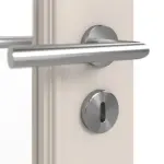 Detailansicht der Oberfläche von Doppelflügeltür TE-25 Fichte astig weiß pigmentiert lackiert Massivholz mit Zarge