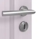 Detailansicht der Oberfläche von Doppelflügeltür TE-27 Fichte astarm weiß pigmentiert lackiert Massivholz mit Zarge