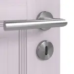 Detailansicht der Oberfläche von Doppelflügeltür TE-3 Fichte astarm weiß pigmentiert lackiert Massivholz mit Zarge