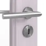 Detailansicht der Oberfläche von Doppelflügeltür TE-30 Fichte astarm weiß pigmentiert lackiert Massivholz mit Zarge