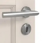 Detailansicht der Oberfläche von Doppelflügeltür TE-38 Fichte astig weiß pigmentiert lackiert Massivholz mit Zarge